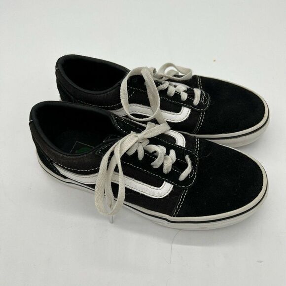 Vans Old Skool Black Suede Classic Skate Shoe Youth size 2 - Picture 1 of 6